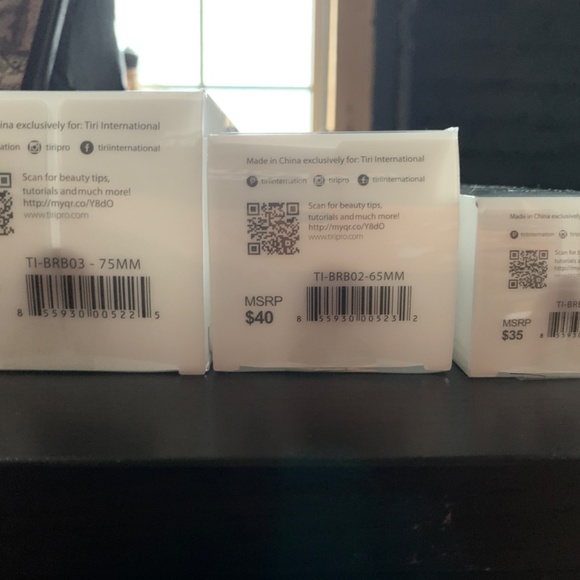 Tiri Boar Bristle Blowout Brushes - Picture 3 of 3